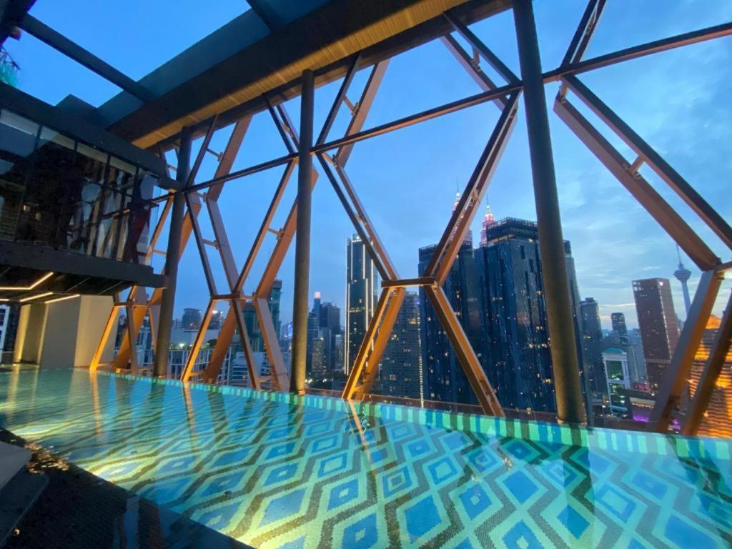 Scarletz Suites Twin Tower Klcc Kuala Lumpur By Okidoki 외부 사진