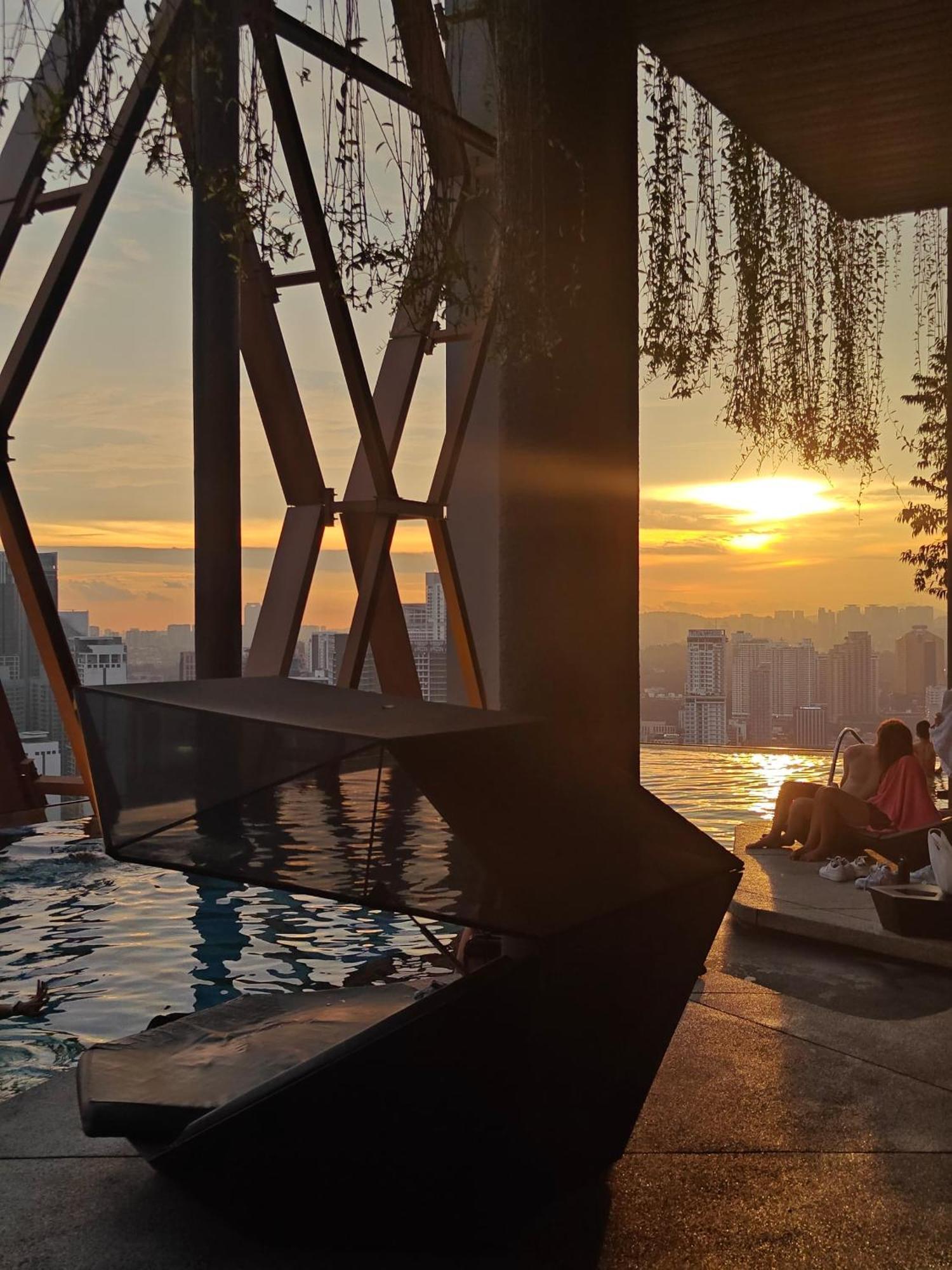Scarletz Suites Twin Tower Klcc Kuala Lumpur By Okidoki 외부 사진