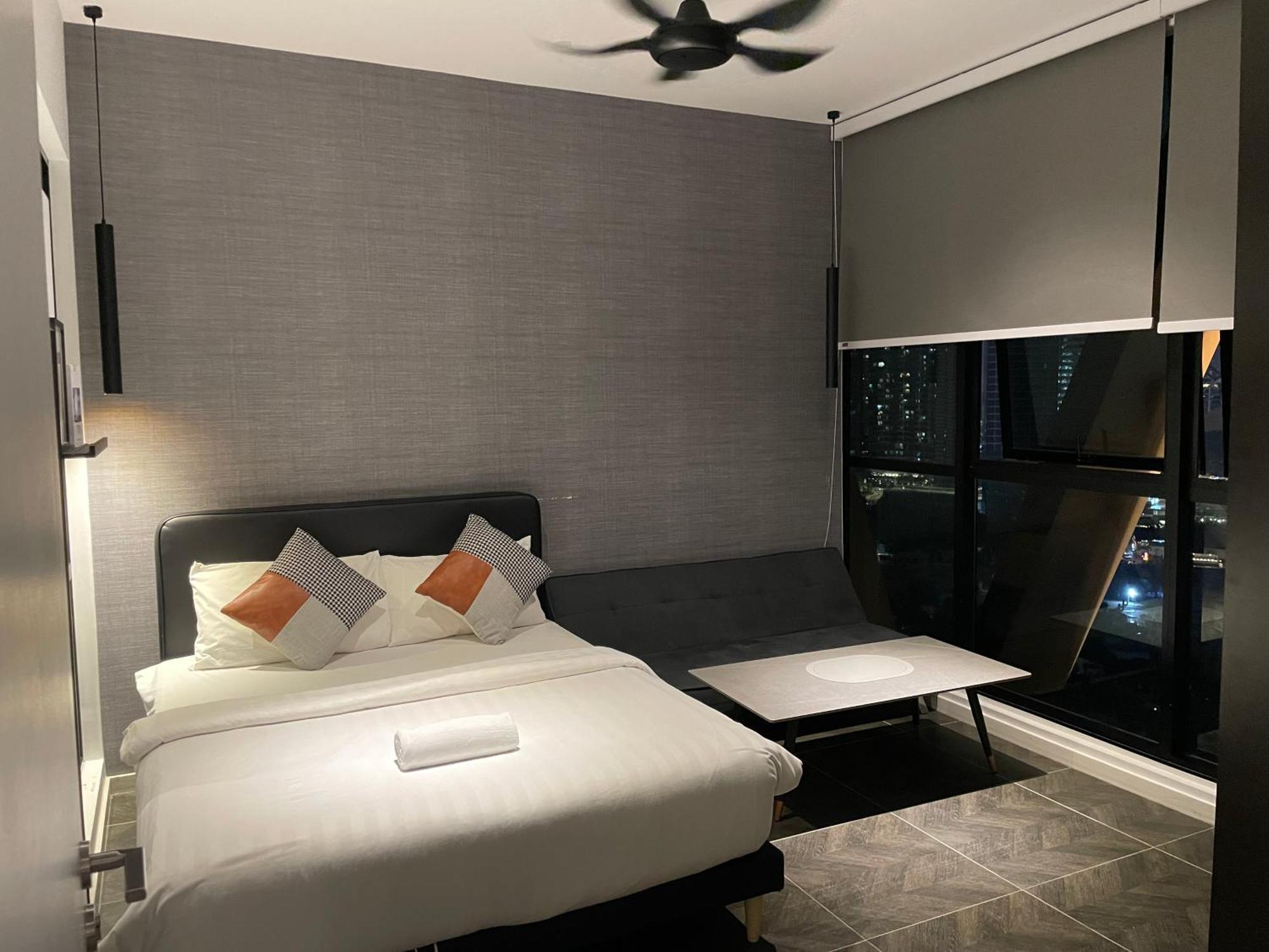 Scarletz Suites Twin Tower Klcc Kuala Lumpur By Okidoki 외부 사진