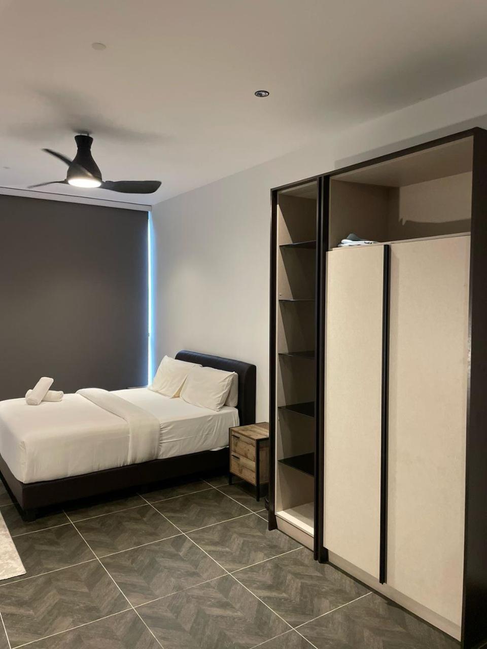 Scarletz Suites Twin Tower Klcc Kuala Lumpur By Okidoki 외부 사진